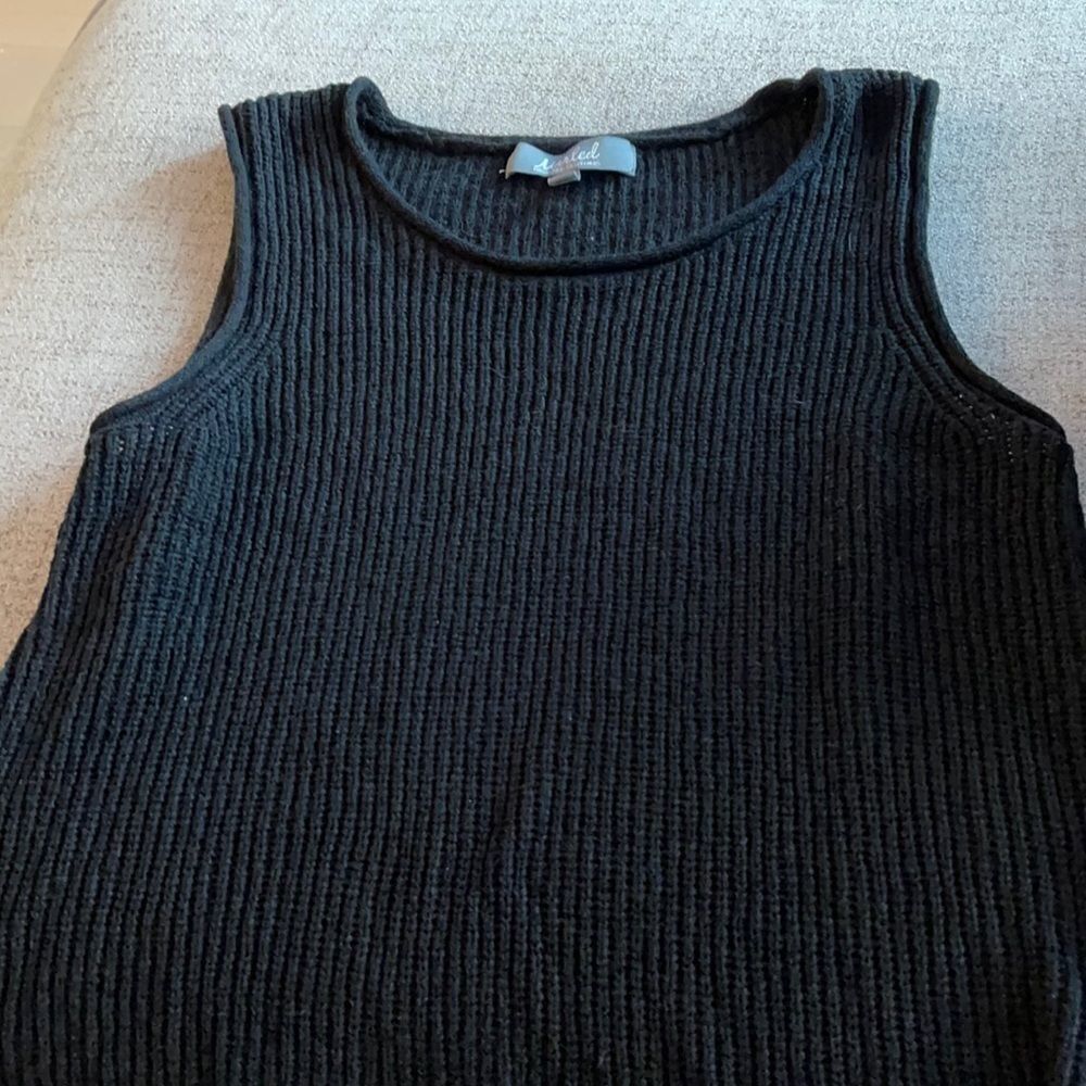 Black tank top 